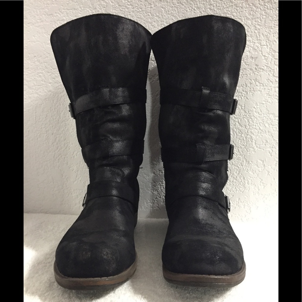Suede material black boots - Picture 2 of 6